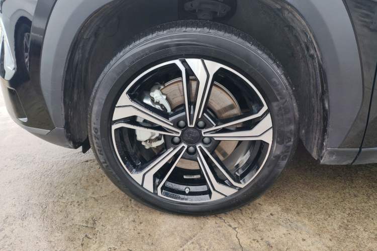 Used Geely Galaxy L7 2024 1.5T 115 km PLUS Dragon Edition Left Front Wheel Hub