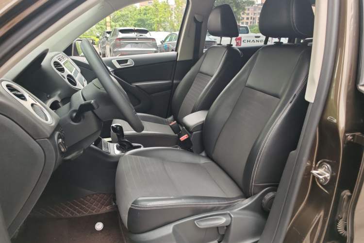 Used Volkswagen Tiguan L 2016 280TSI Automatic Two-Wheel-Drive Silk Road Style Edition
