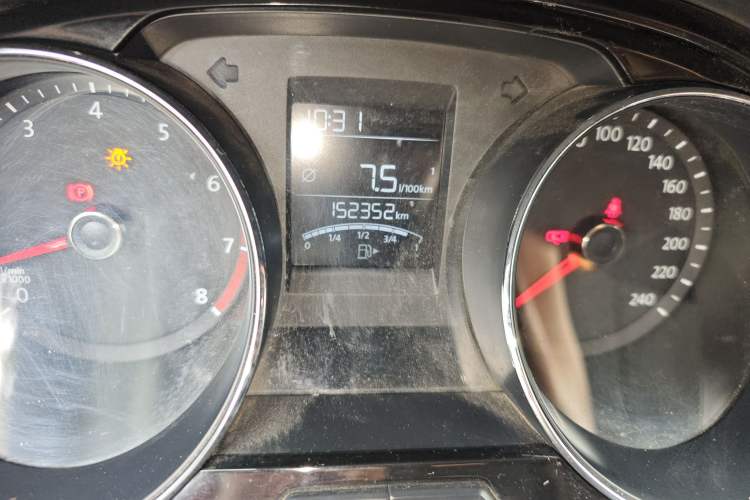 Used Volkswagen Bora 2016 1.6L Manual Comfort Model Odometer Close Up