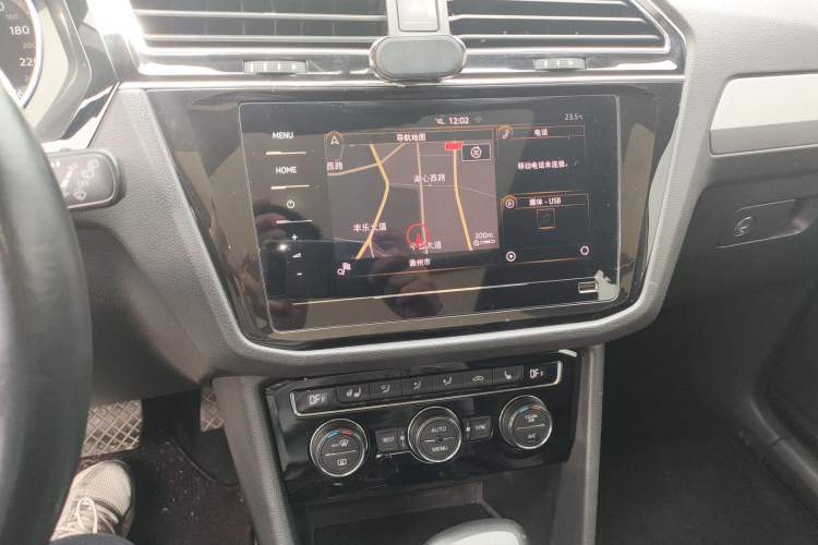 Used Volkswagen Tiguan L 2019 Revised 330TSI Automatic Two-Wheel Drive Smart & Luxury Edition China VI Standard Audio And AC Panel