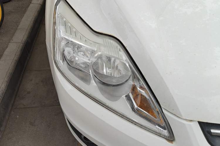 Used Ford Focus 2013 Sedan Classic 1.8L Manual Base Model Right Front Headlight