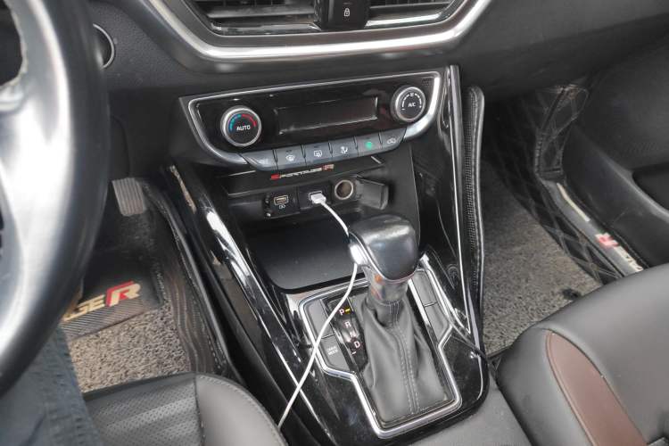 Used Kia Sportage R 2018 2.0L Automatic Smart Luxury Version China V Standard Gear Lever