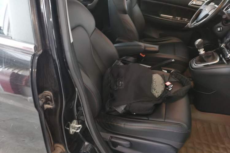 Used Haval H6 2015 Upgraded Model 1.5T Manual Two-Wheel Drive Elite Version Right Front Seat