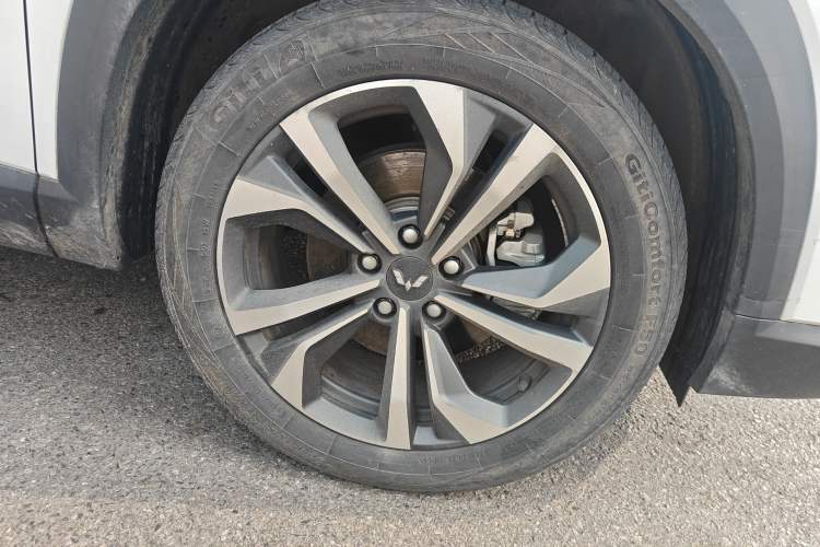 Used Wuling Asta 2022 2.0L DHT Electric-Speed Version Right Front Wheel Hub