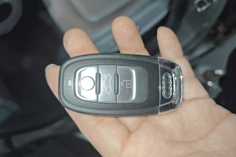 Used Audi A4L 2016 35 TFSI Automatic Comfort Model Interior 1