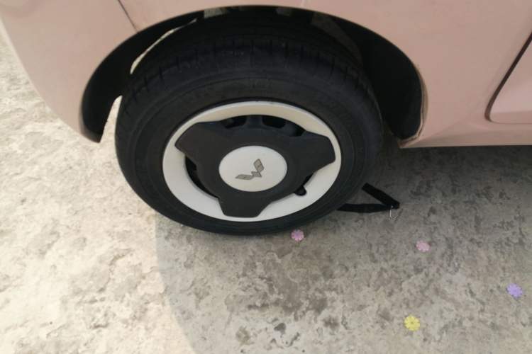 Used Wuling Hongguang MINIEV 2021 Macaron Fashion Model Lithium Iron Phosphate Right Rear Wheel Hub