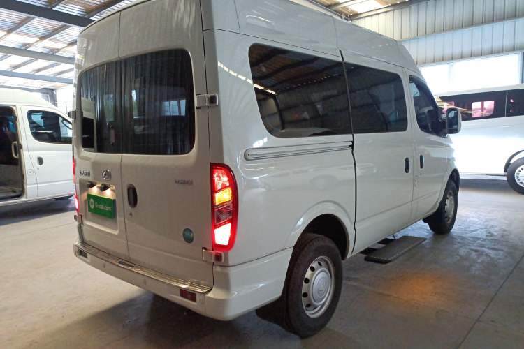 Used SAIC MAXUS Xintu V80 2023 2.0T Manual Classic Aoyuntong Power Version Short Wheelbase Mid-Height 5/6-Seater