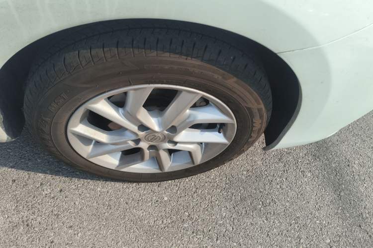 Used Nissan Tiida 2023 1.6L CVT Smart Drive Version Right Front Wheel Hub