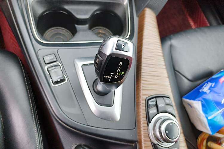 Used BMW 3 Series GT 2013 320i Sport Design Package Gear Lever