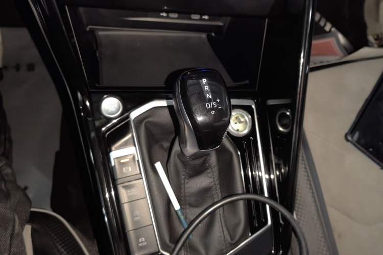 Used Volkswagen Tayron X 2020 330TSI Two-Wheel Drive Luxury Smart Connectivity Version Gear Lever