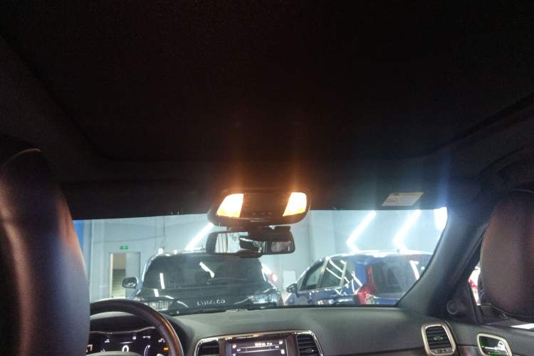 Used Jeep Grand Cherokee 2015 3.0L Comfort Navigation Edition Headliner