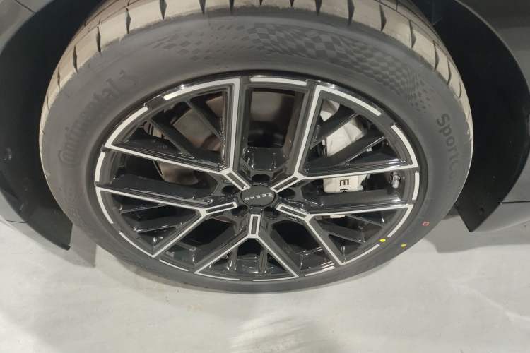 Used Zeekr 001 2026 Model 103° Rear-Drive Max Version Left Front Wheel Hub