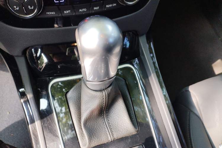 Used Peugeot 508 2013 2.0L 2nd Anniversary Edition Automatic Smart Enjoyment Version Gear Lever