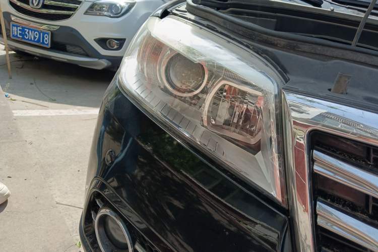 Used Haval H6 2016 Upgraded Model 1.5T Automatic Two-Wheel Drive Elite Version Right Front Headlight