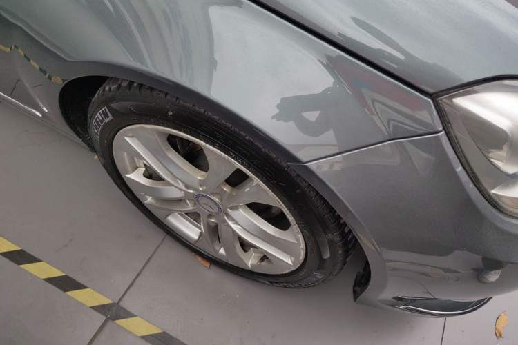 Used Mercedes-Benz C-Class 2011 C 200 CGI Fashion Model Right Front Wheel Hub