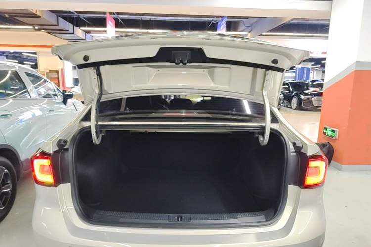 Used Roewe i5 2019 1.5L Automatic 4G Connected Linghao Flagship Edition
