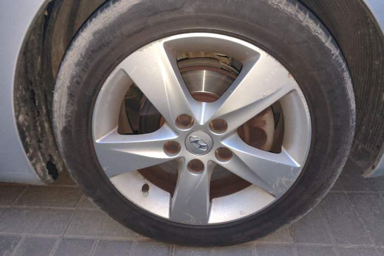Used Hyundai Elantra (5th Generation / Langdong) 2012 1.6L Automatic Leading Model Right Front Wheel Hub