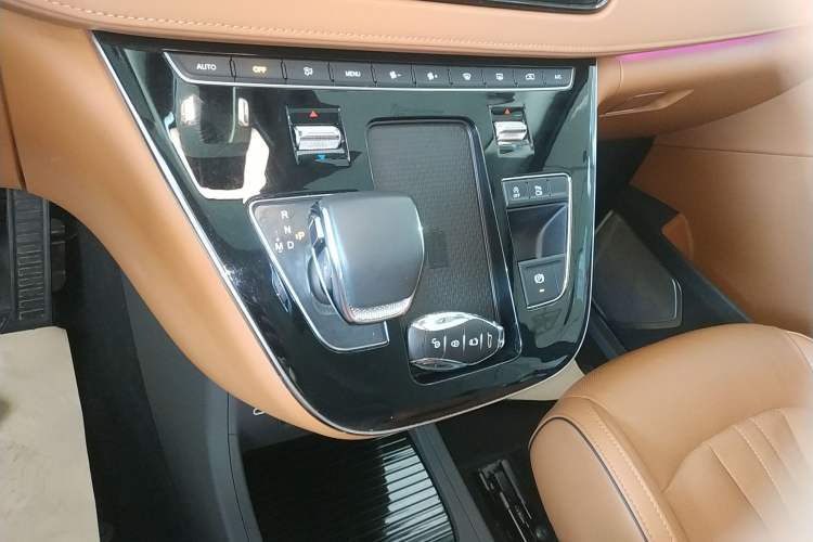 Used Hongqi HQ9 2023 2.0T Smart Connect Flagship Edition