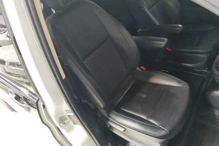 Used Mercedes-Benz Vito 2018 2.0T Elite Version 7 Seats China VI Emission Standard
