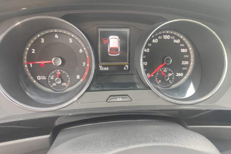 Used Volkswagen Tiguan L 2019 280TSI Automatic Two-Wheel Drive Panoramic Comfort Edition China V Standard Odometer Close Up