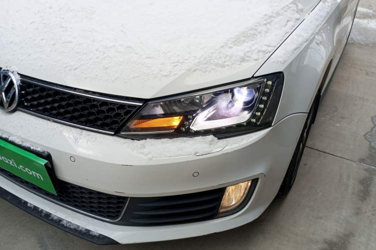 Used Volkswagen Sagitar 2013 2.0 TSI GLI Left Front Headlight