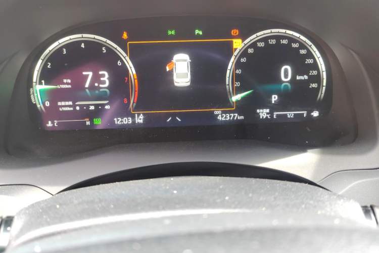 Used Toyota Camry 2023 2.5G Luxury Edition Odometer Close Up