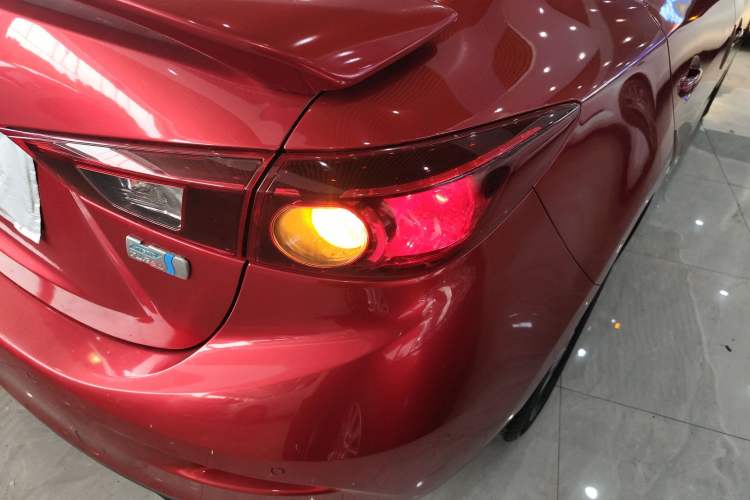 Used Mazda 3 Axela 2014 Sedan 1.5L Automatic Luxury Model