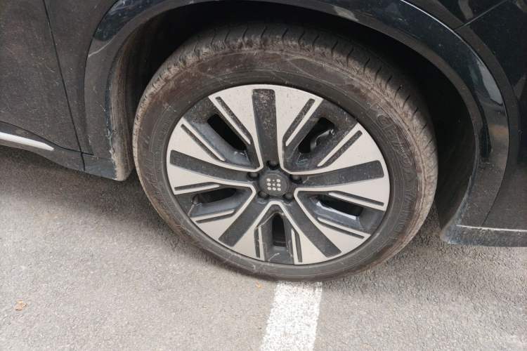 Used Landian E5 2024 Honor Edition 100KM Premium Model 7 Seats Right Front Wheel Hub