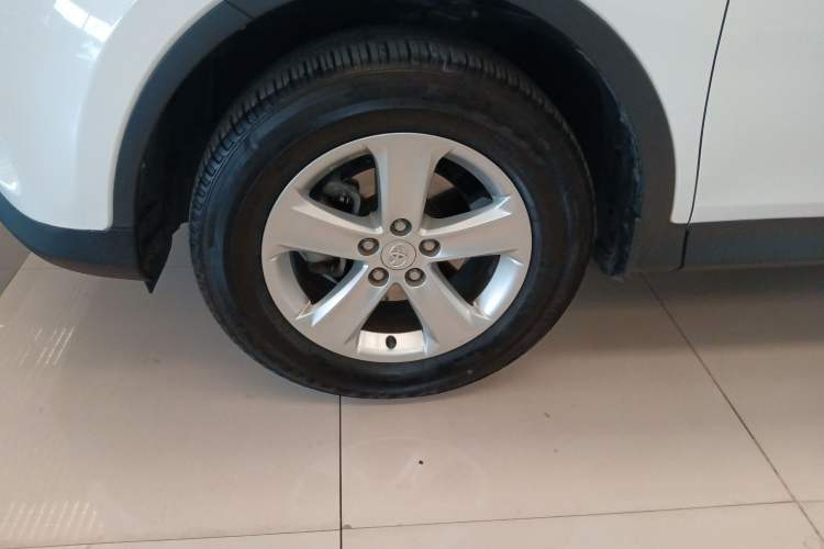 Used Toyota RAV4 2013 2.0L CVT Two-Wheel Drive Urban Edition Exterior 4