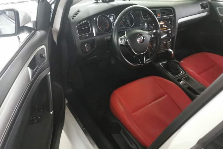 Used Volkswagen Golf 2020 200TSI DSG Comfortable and Ambitious Edition
