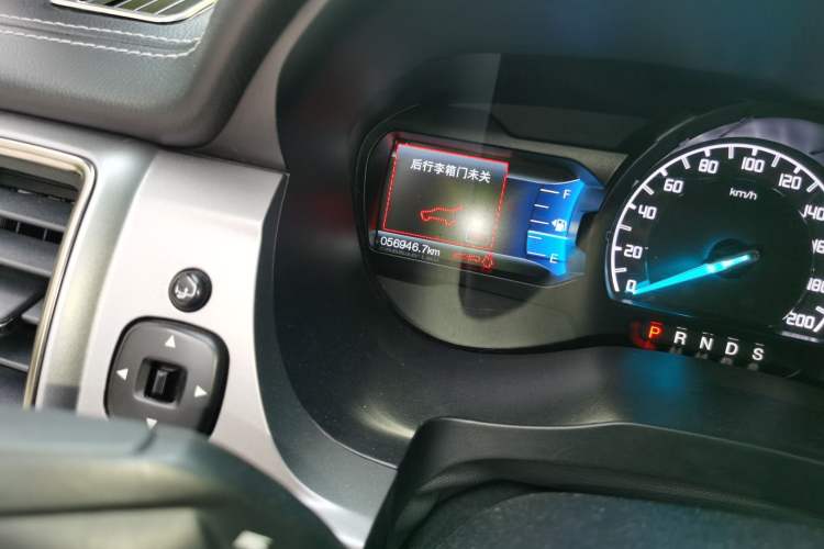 Used Ford Everest 2017 2.0T Gasoline Automatic 4x4 Luxury Edition 5 Seats Odometer Close Up