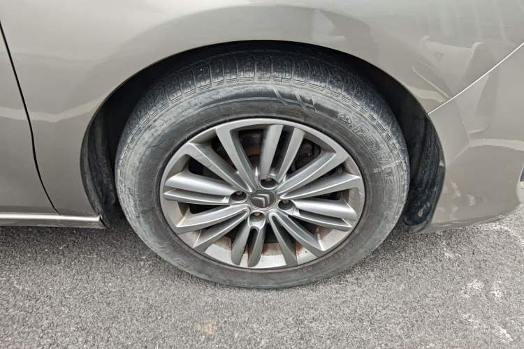 Used Citroen C4L 2015 1.8L Automatic Prestige Edition Right Front Wheel Hub