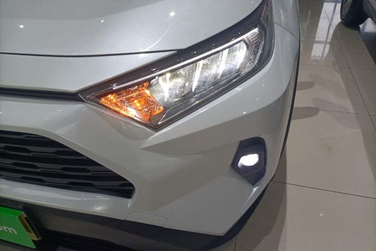 Used Toyota RAV4 2023 2.0L CVT Two-Wheel Drive Urban Edition Left Front Headlight