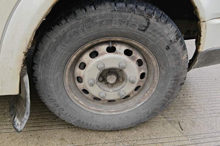 Used JMC Transit  Right Front Wheel Hub