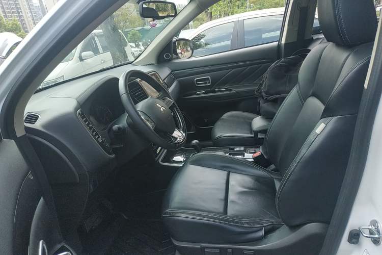 Used Mitsubishi Outlander 2020 2.0L Two-Wheel Drive Enjoyment Version 5 Seats