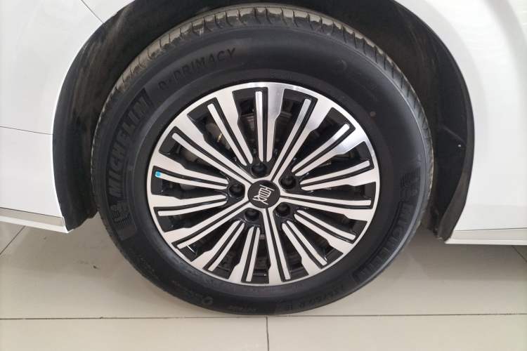 Used BYD Xia 2025 DM-i 1.5T 180km Excellence Model Right Rear Wheel Hub