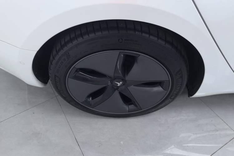 Used Tesla Model 3 2019 Long-Range Rear-Wheel-Drive Version