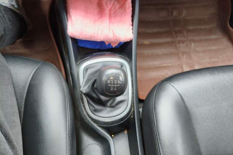 Used Kia K2 2015 Sedan 1.4L MT GLS Gear Lever