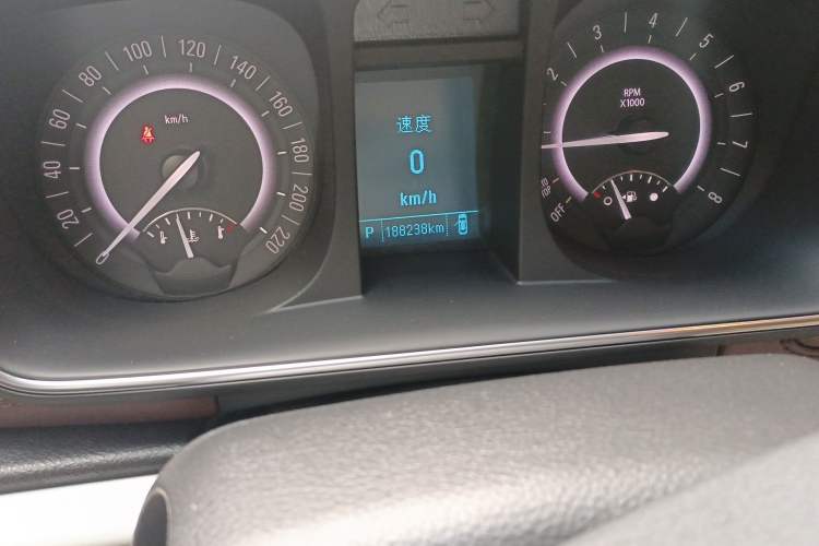 Used Buick GL8 2018 28T Luxury Model China VI Standard Odometer Close Up