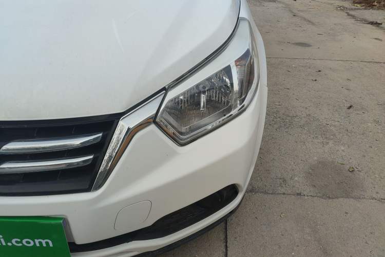 Used Venucia R50 2015 1.6L Automatic Fashion Edition
