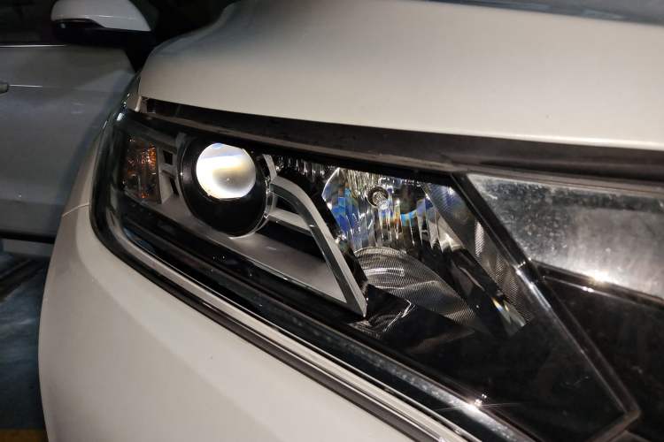 Used Honda UR-V 2017 240TURBO Two-Wheel Drive Classic Edition China V Right Front Headlight