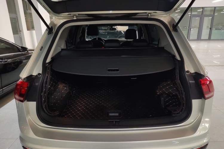 Used Volkswagen Tiguan L 2019 330TSI Automatic Two-Wheel Drive Panoramic Comfort Edition China VI Standard Trunk