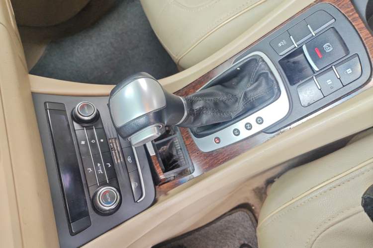 Used Roewe e550 2014 Flagship Edition Gear Lever