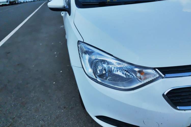 Used Chevrolet Sail 2015 Sail 3 1.5L Manual with Ideal Sunroof Edition Right Front Headlight