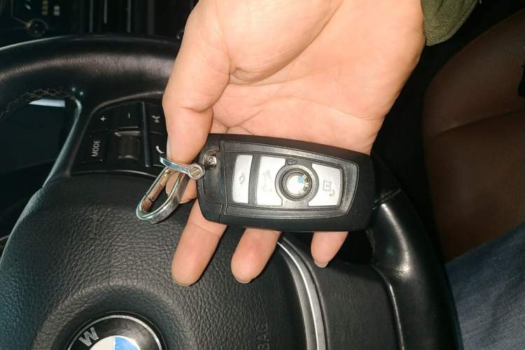 Used BMW 5 Series 2014 528Li Leading Model
