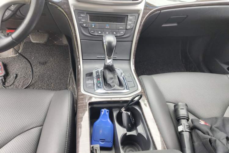 Used CHANGAN Raeton 2014 1.8T Automatic Prestige Anniversary Edition China IV Standard Gear Lever