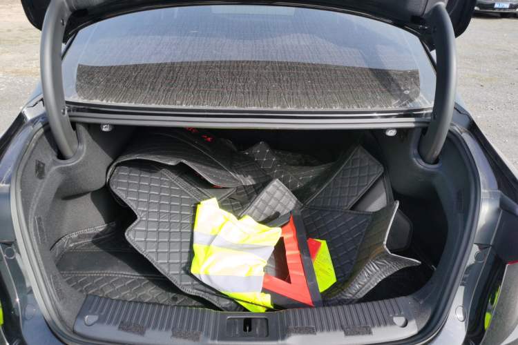 Used Hongqi H5 2024 2.0T Automatic Smart Connect Flagship Edition Trunk