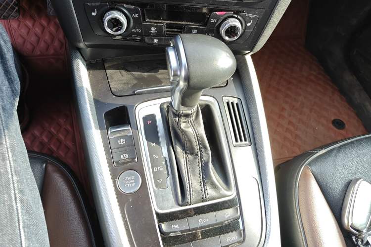 Used Audi Q5 2018 Collector's Edition 40 TFSI Technology Model
