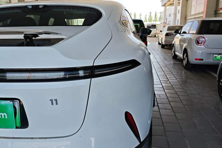 Used Avatr 11 2024 580 Three-Laser Four-Wheel Drive Luxury Edition Right Rear Taillight