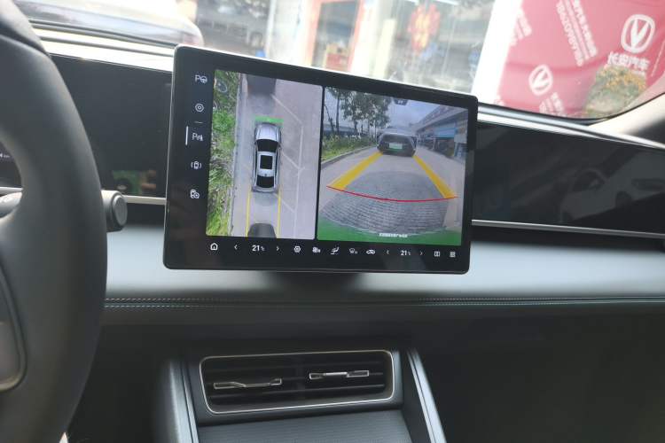 Used BYD Qin L 2025 DM-i Smart Drive 80KM Leading Model Audio And AC Panel